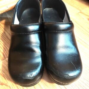 DANSKO PROFESSIONAL BLACK OILED LEATHER CLOGS SIZE 39 8-8.5 Clogs